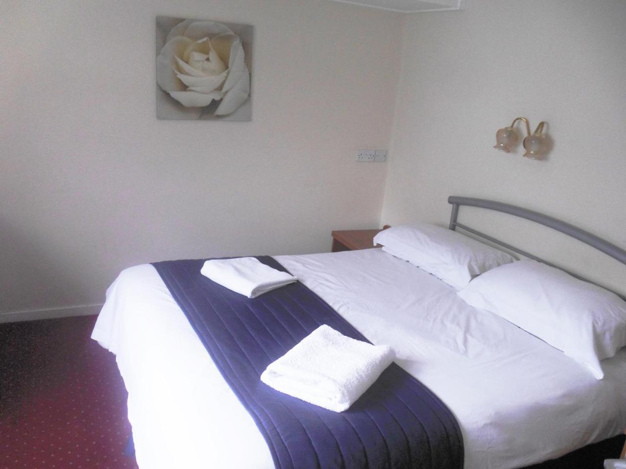 The Riverside Hotel มอนมัท ภายนอก รูปภาพ